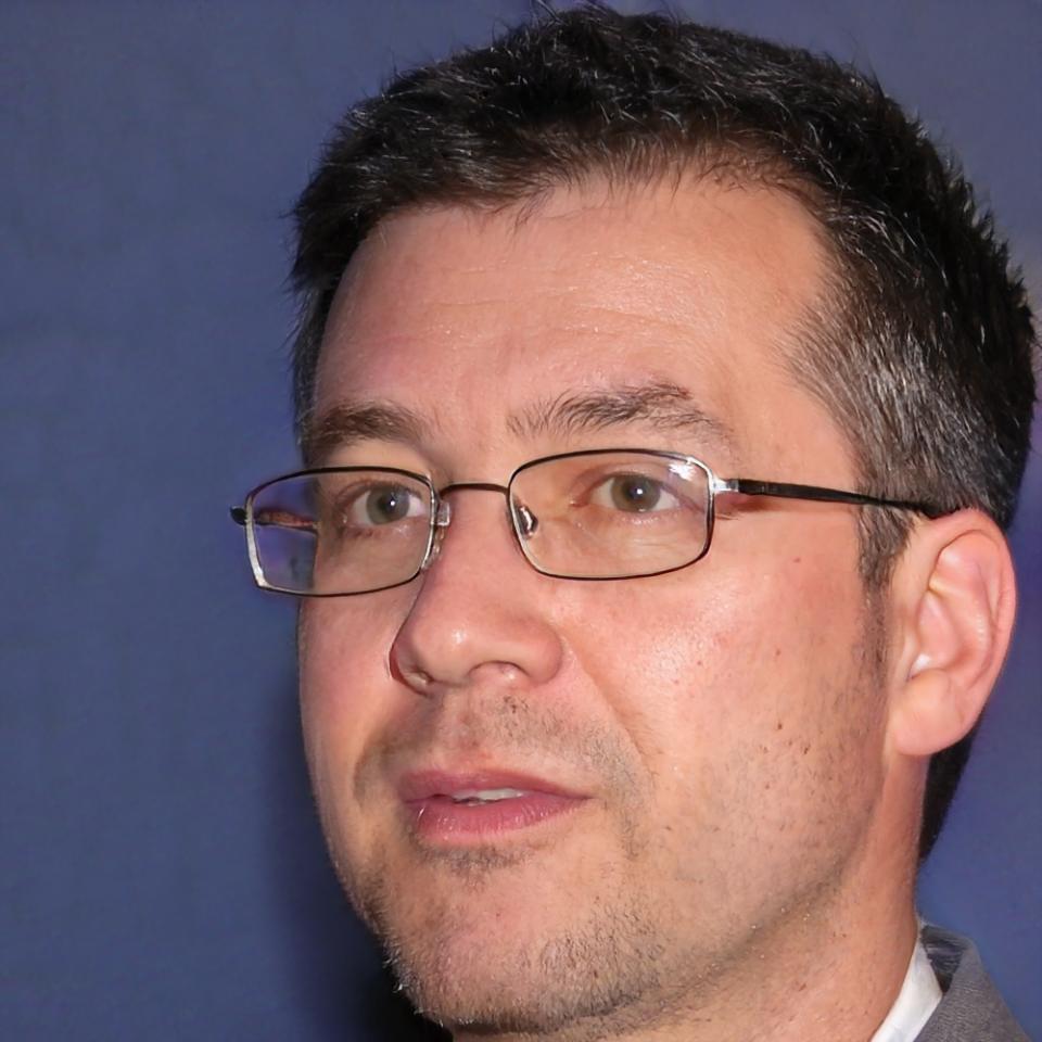 Технический специалист Заур Мирзоев